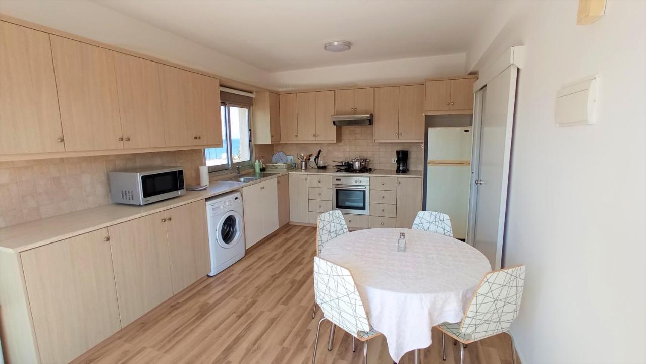 5 Min To The Beach Holiday Shared Apartment Incl Netflix - Private Room In 3 Bdr Apt لارنكا المظهر الخارجي الصورة
