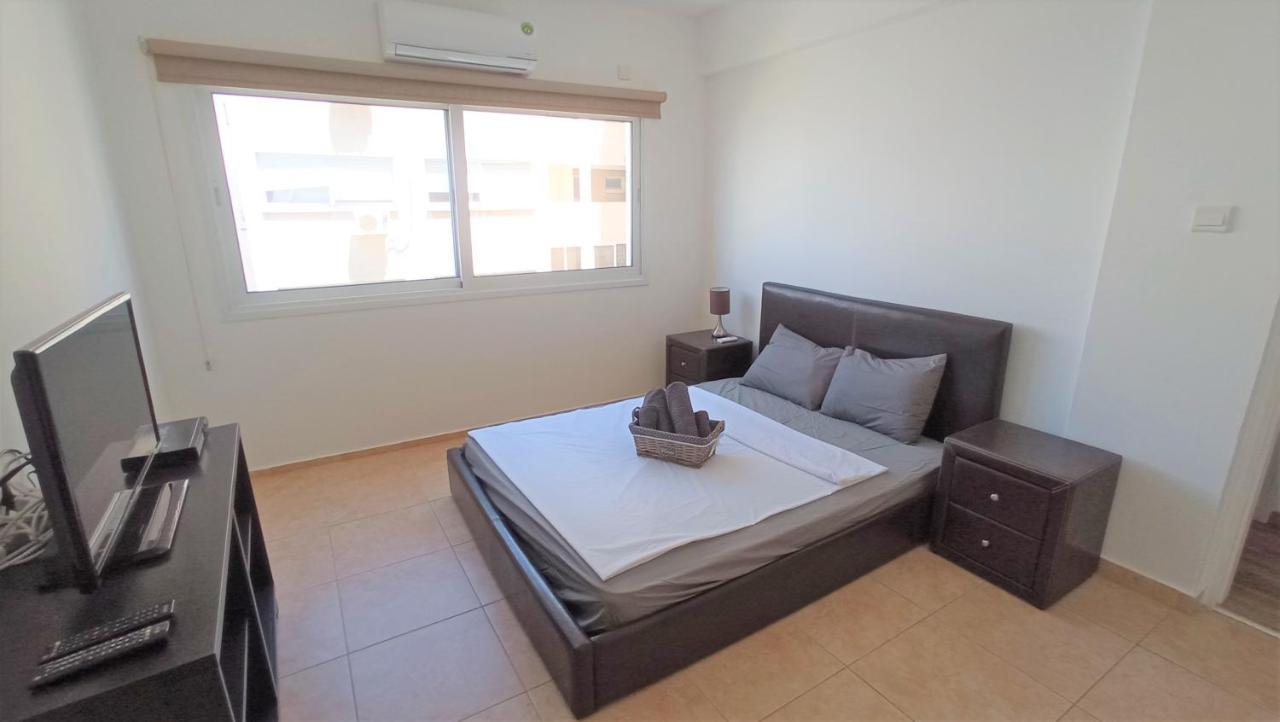5 Min To The Beach Holiday Shared Apartment Incl Netflix - Private Room In 3 Bdr Apt لارنكا المظهر الخارجي الصورة