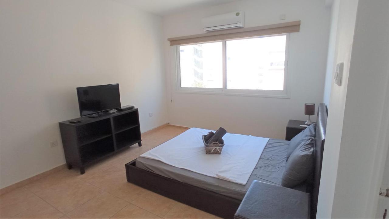 5 Min To The Beach Holiday Shared Apartment Incl Netflix - Private Room In 3 Bdr Apt لارنكا المظهر الخارجي الصورة
